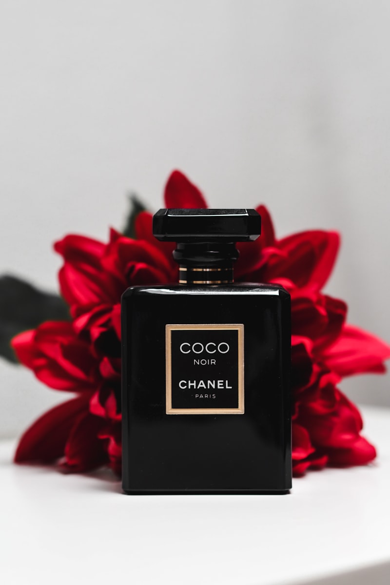 Amber Noir Perfume